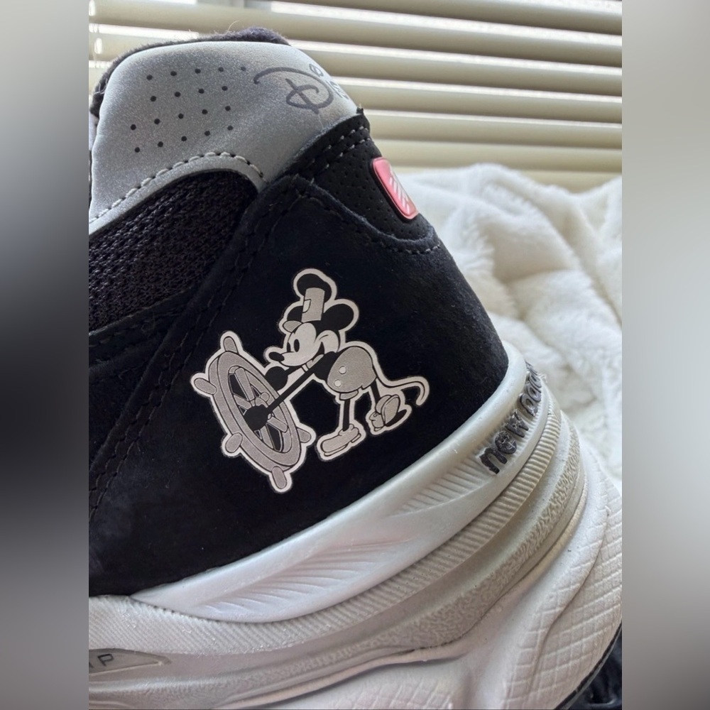 RunDisney New Balance 2015 Steamboat Willie Mickey Sneaker Men Size 13 Like New - Picture 9 of 12